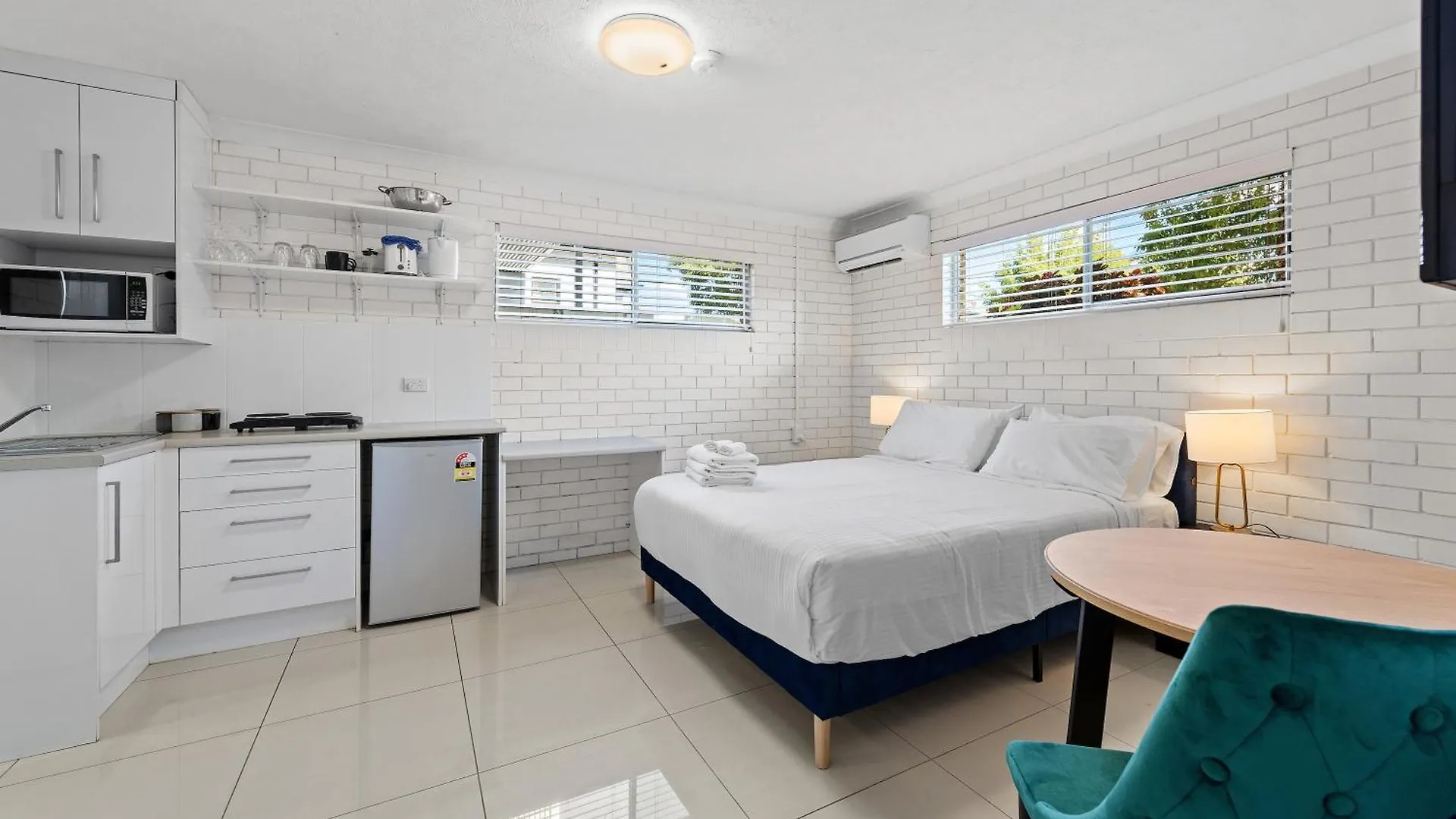 Cozy Studio Near Gabba With Ac, Comfy Bed & Laundry Brisbane 0*,  Austrálie