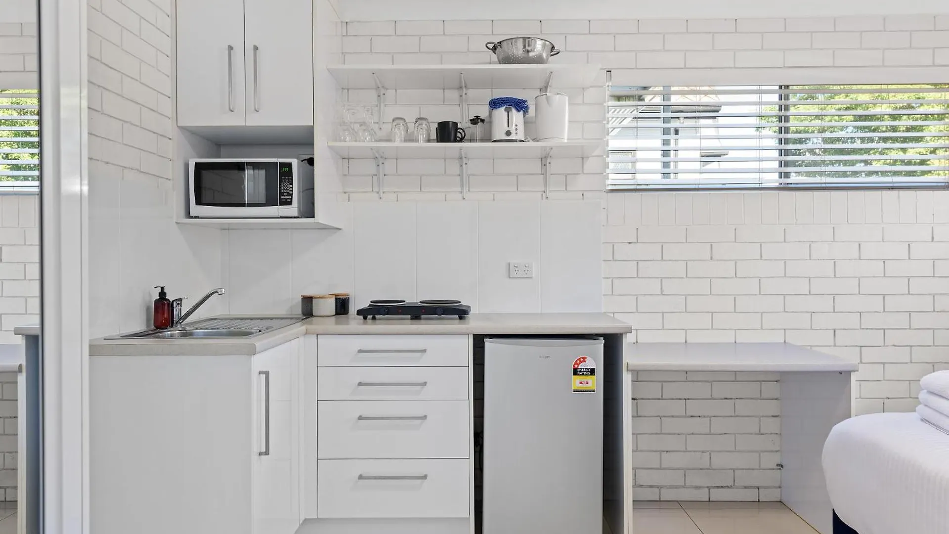 Apartment Cozy Studio Near Gabba With Ac, Comfy Bed & Laundry Brisbane